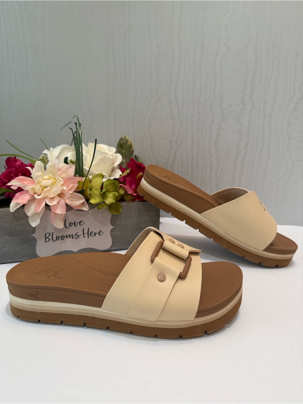 REEF Horizon Hi Slide Platform Sandals Cream Nude Buckle Strap Size 8